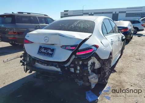 2024 Mercedes-Benz C 300 z USA, uszkodzony, nr VIN W1KAF4GB2RR234737